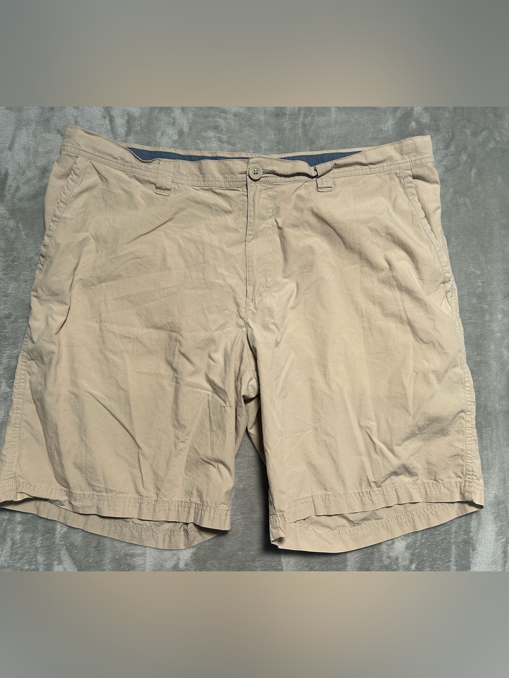 Columbia Khaki Shorts Men’s 40 10” Inseam Tan